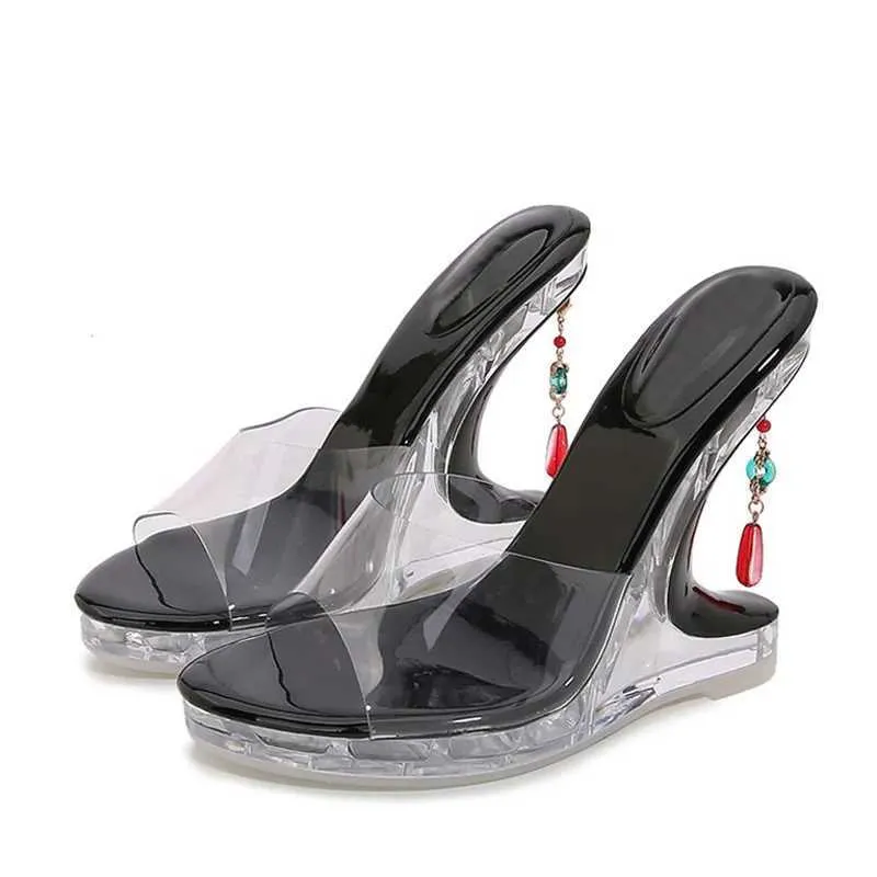 Chaussures de robe Nouveau design Gem Pendentif Étrange Talons clairs Plate-forme Wedge Pantoufles PVC Transparent Sandales Femmes Summer Party Prom Chaussures H240401