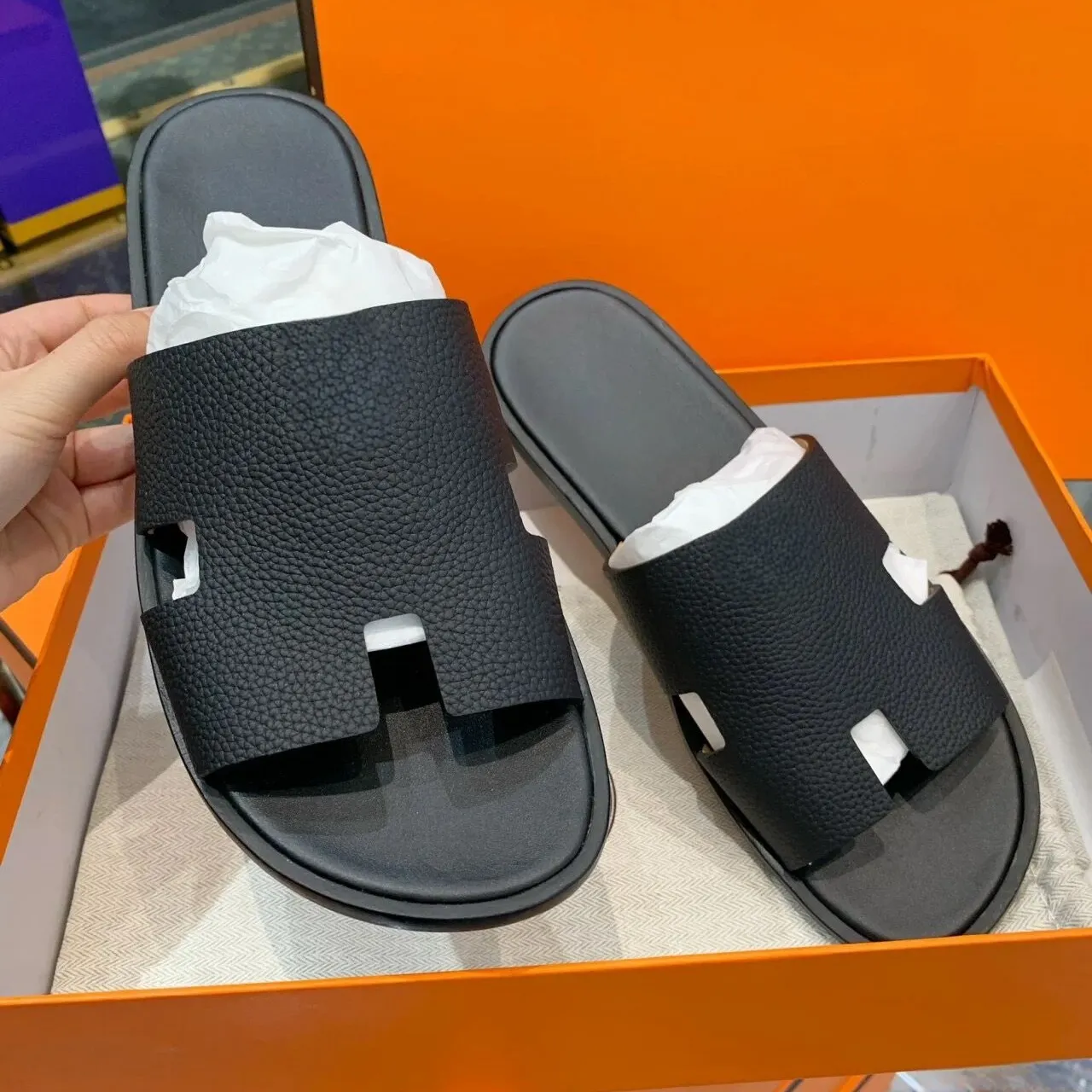 Mężczyźni Sandały Sandały Designerskie Sudery Flip Flip Flops Flat Flops Flops Beach Kaptaki Summer Oryginalna skórzana luksusowa marka pantofla z torbą na kurz rozmiar 39-45