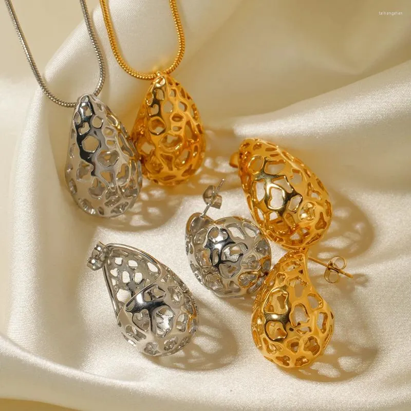 Orecchini a bottone Collana / orecchino con pendente a goccia d'acqua cava in acciaio inossidabile Metallo placcato oro 18 carati Gioielli di moda Accessori da donna attraenti
