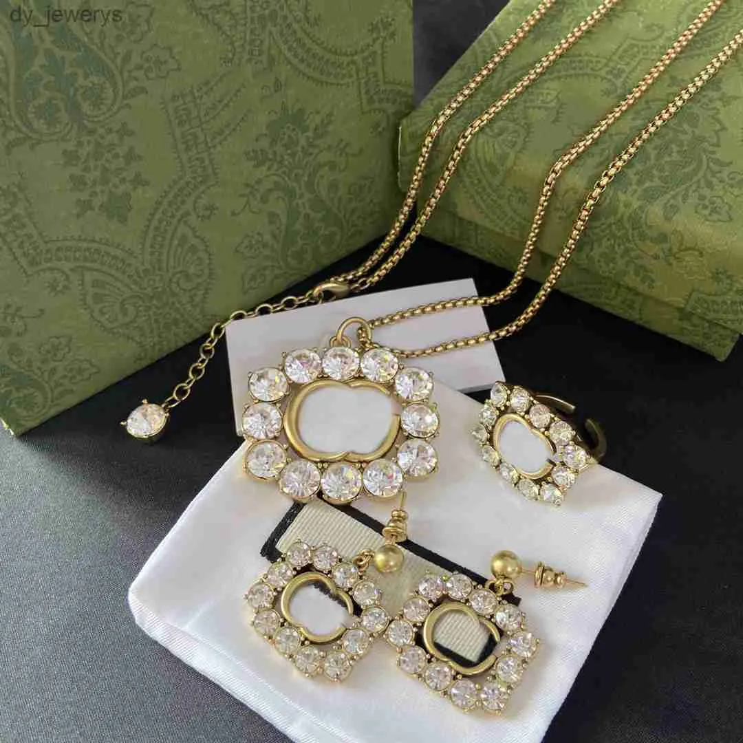 Дизайнерское ожерелье, ювелирные изделия, блестящие серьги со стразами, серьги-гвоздики с кристаллами для девочек, комплект с подвеской-гвоздиком с двойной буквой и бриллиантами