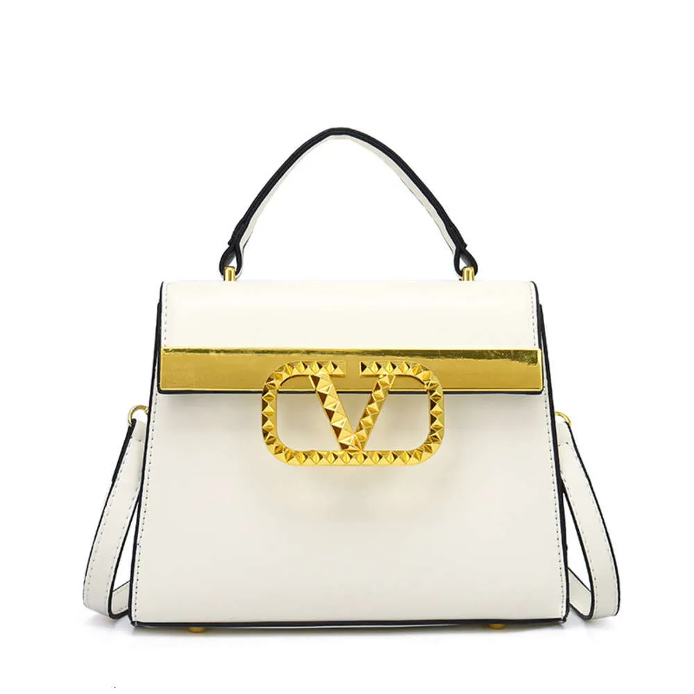 DHgate.com:Diagonal Bag Designer Brand Fashion Versatile