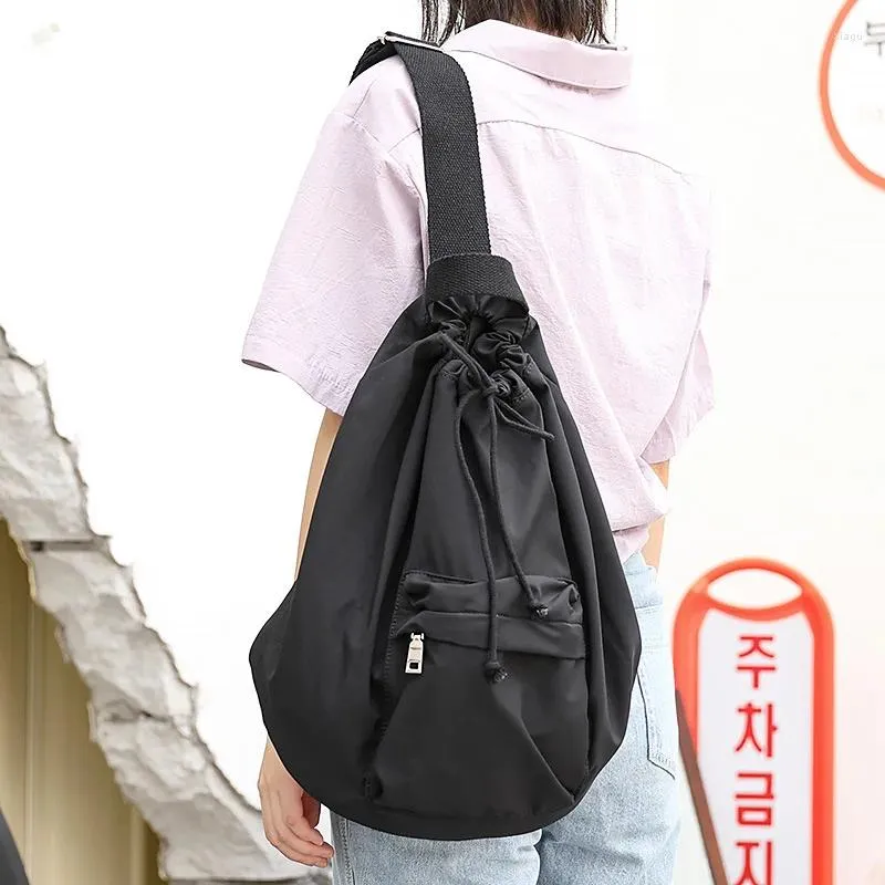 Sacs de soirée Drop Shopper College Style Seau Sac Simple Mode Cordon Épaule Casual Forest Art Nylon Messenger