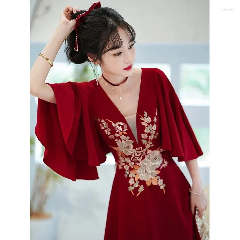 Ethnic Clothing Burgundy Qipao Chinese Style Toasting Attire Dresses Women Deep V-Neck Cheongsam Embroider Flower Vestidos Flare Sleeve