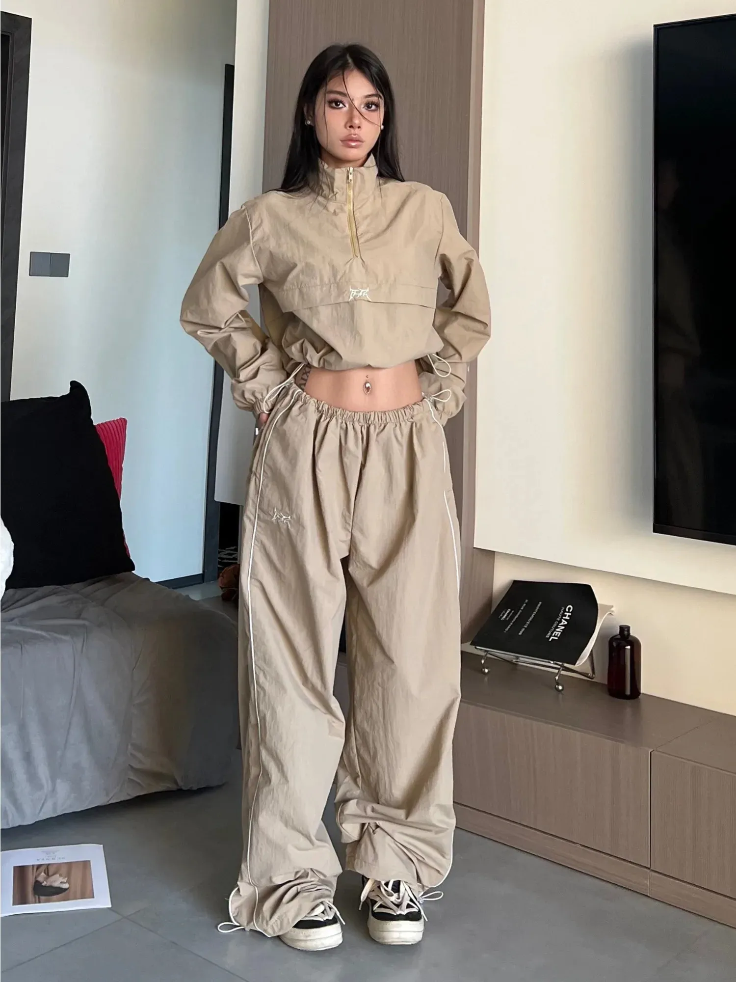 Qweek Y2K Streetwear Khaki Pants Set Women Gorpcore Vintage 90s Beige Tracksuit Overdimensionerad Kpop Fashion Harajuku Tvåverk Set 240320