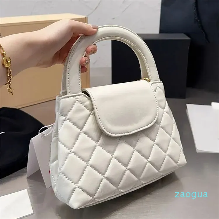 2024 الكلاسيكية الكتف الأسود الكتف Crossbody حقيبة سرج المحفظة العلامة