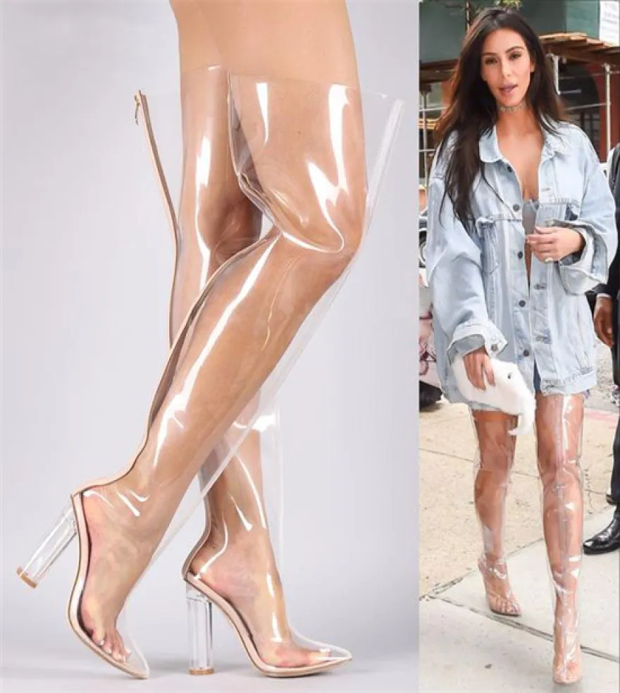 Kim Kardashian Clear PVC pekade tå transparent lår höga stövlar landningsbana sommarskor kvinna plus size crystal perspex block klackar 5818129