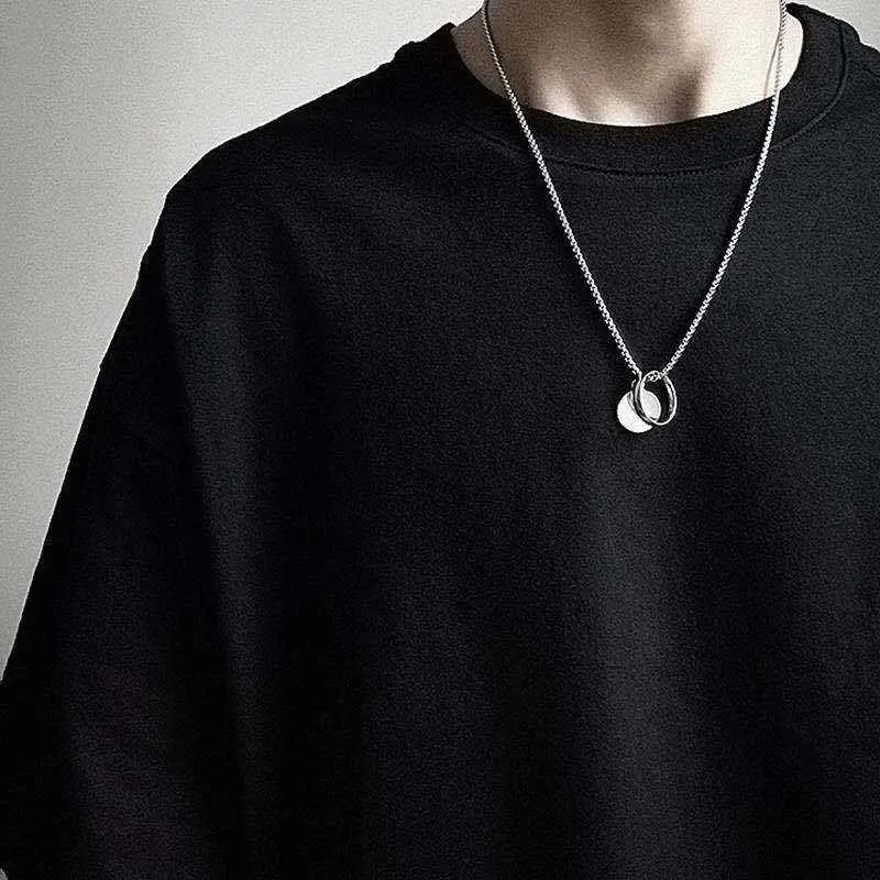 Le même collier avec bague de Wang Yibos est un pendentif tendance hip hop disco pour hommes et femmes qui ne se décolore pas.