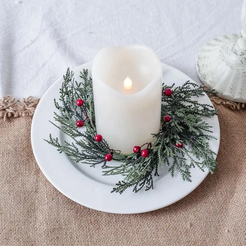 Dekorative Blumen 20 cm Christams Künstlicher Kranz für Kerzenständer Girlande Ring Gefälschte Kiefernbeeren Kerzenhalter Party Tischdekoration Dezember