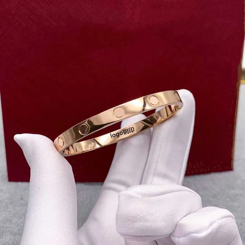 Carts bracelet Simple and fashionable card buckle bracelet electroplated rose gold titanium steel couple gift