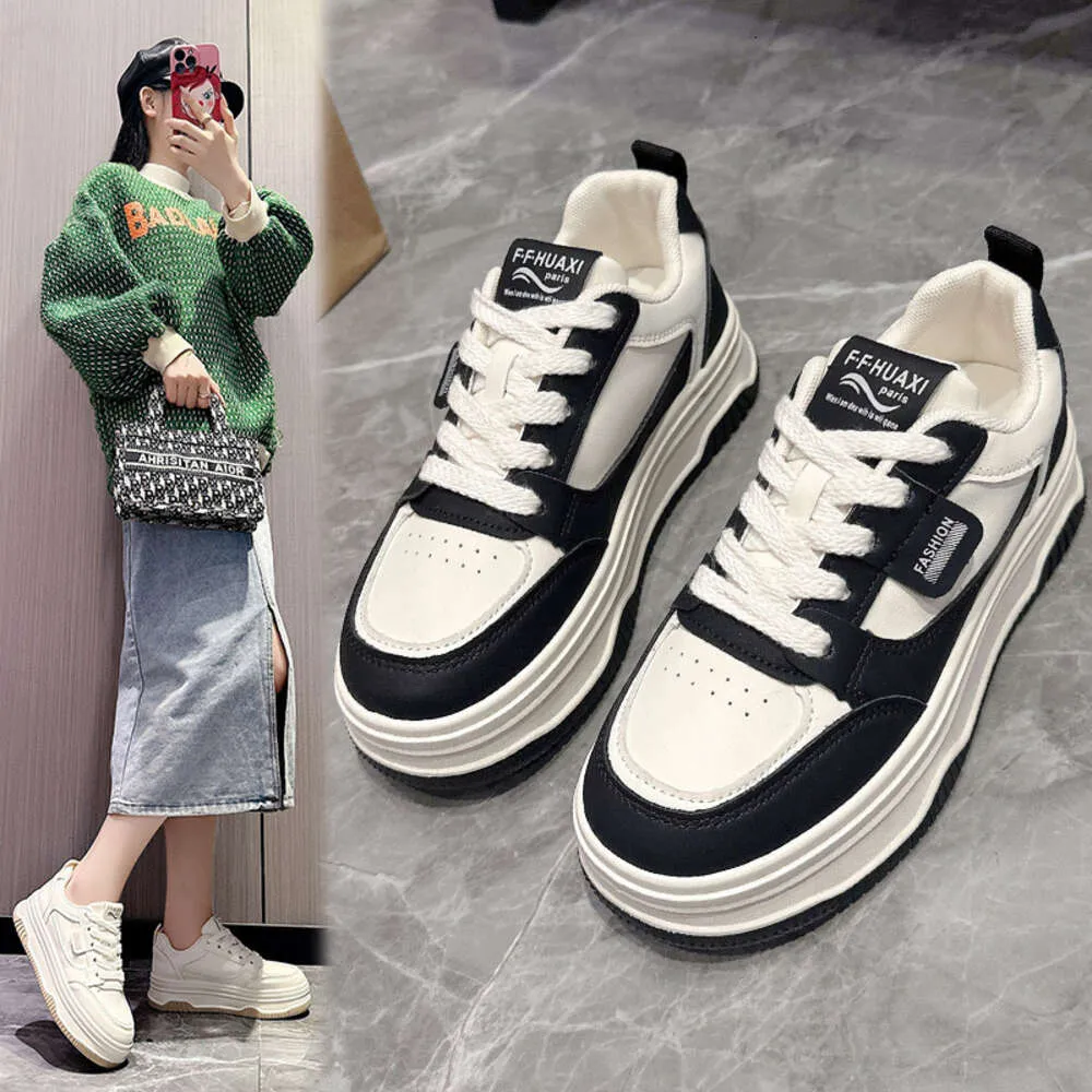 Little White Spring 2024 Ny mångsidig tjock sula Casual Women's Songcake Sports Shoes Instagram