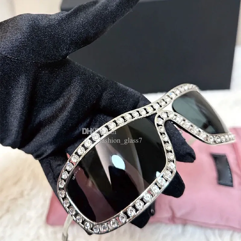 Luxe damesbril met kristallen frame, designer kleurveranderende lenzen, UV400-bestendige zonneschermen, mode-strandfeestspiegels, met originele verpakking A71558