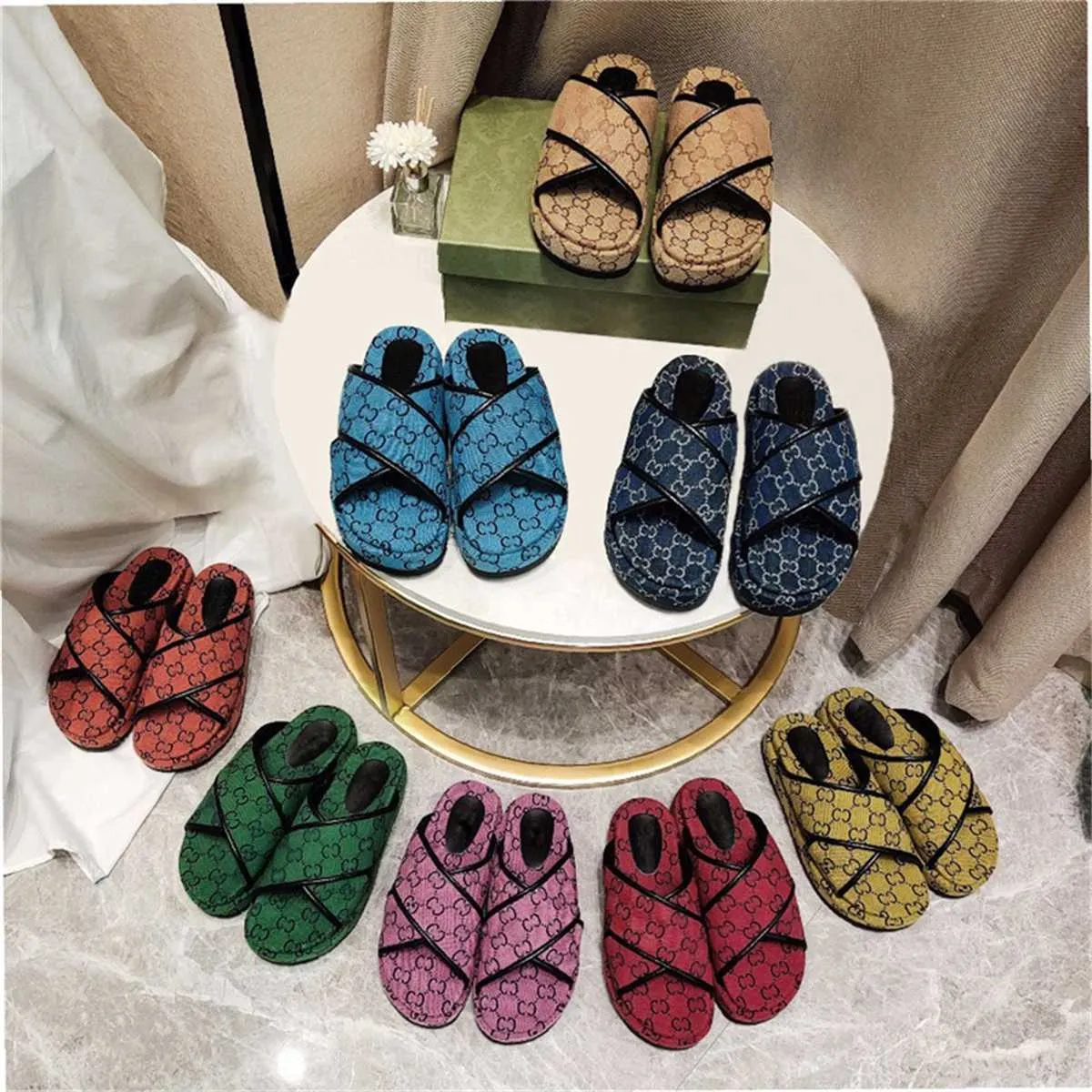 40% OFF Designer G cross thick Satin flat bottom sandals leisure embroidered couple elevated beach shoes