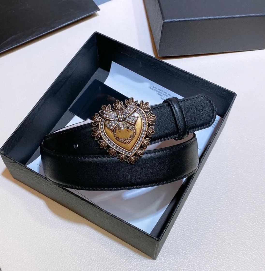Cintura vintage in ottone grande cuore al centro cinturino bowknot da donna039s accessori maschili in vera pelle perla marchio di lusso1272544