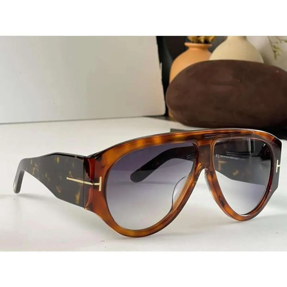Tom Letter Solglasögon för män Kvinnor Designer Luxury New Fashion Classic Eyewear Bronson Pilot Frame Solglasögon med glasögon