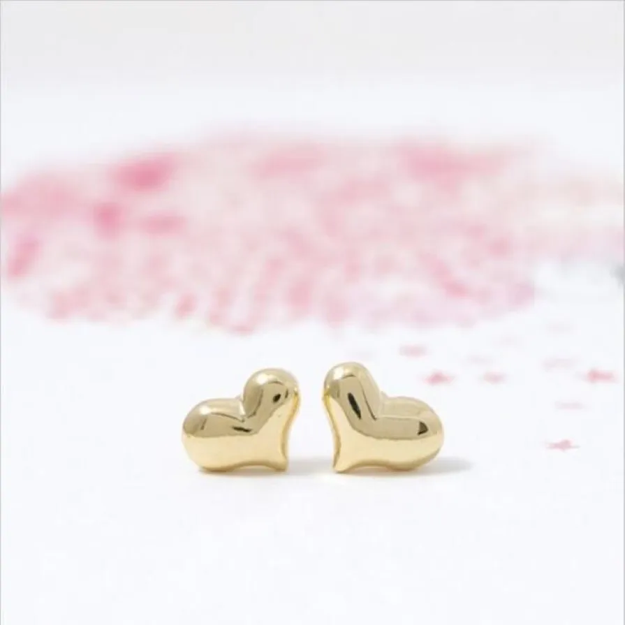 Pendientes de tuerca de corazones llenos de moda Diseño de superficie lisa Protección del medio ambiente Aleación de zinc Material Oro Plata Rosa Tres colores 207y