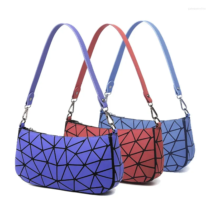 Väska kvinnor lysande kedja solid holografisk geometrisk kvinnlig crossbody handväska flicka läder designer axelväskor