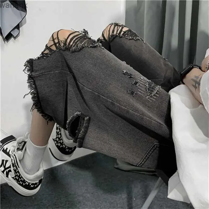 Pantanos cortos para hombres nuevos pantalones cortos de mezclilla frontales abiertos para ropa para hombres 2024 verano 5 00 jóvenes casuales coreanos rectos de tres personas caminata boutique boutique b44l2404