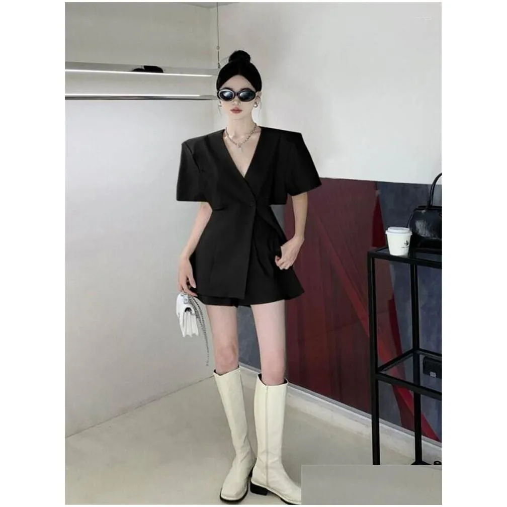 Kvinnor Tracksuits Fashion 2 Pieces Blazer Suits Chic Black Khaki Mini Pants Set 2pc V Neck Hollow Out midje Slim Wide Len Drop Delive Dhzcb