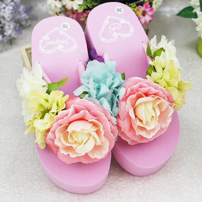 FLOPS FOR WOMEN FOR SUMMER FLIP FLOP FLOWER装飾女性屋内屋内6cm高さのボヘミアビーチサンダルスリッパ