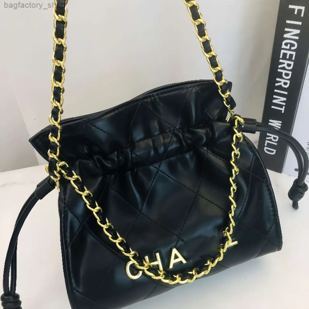 Leather Handbag Designer Sells Branded Women's Bags at 50% Discount and New Bag Womens Small Versatile Chain Fashion One Shoulder Crossbody Handbag