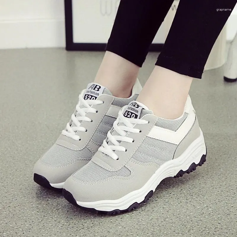 Scarpe da fitness Primavera e autunno Moda coreana Ascensore Sneakers con piattaforma casual Donna che corre Sottile e traspirante