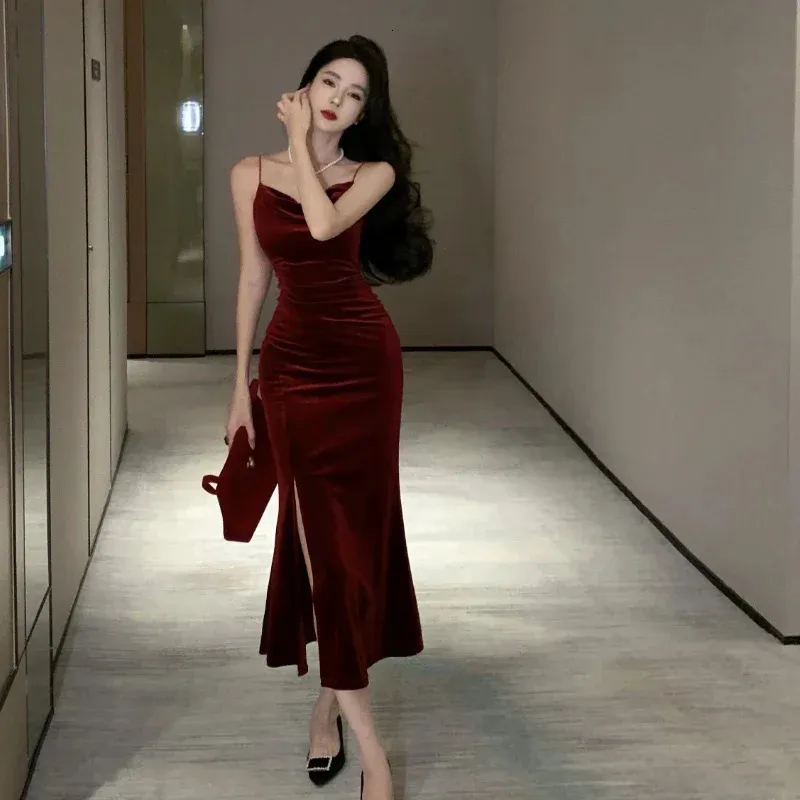 Vintage Sexy Club Prom Red Dresses for Women Spaghetti Strap Slit Velvet Dress Beach Bandage Bodycon Midi Dress Party Elegant 240319