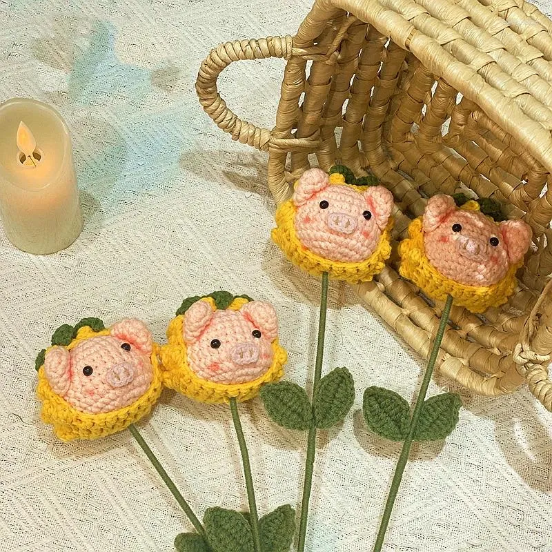 Fleurs décoratives bouquet de cochon mignon à main
