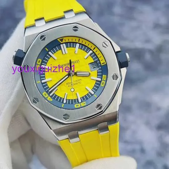 Reloj de pulsera AP de lujo Royal Oak Series 15710ST Raro amarillo limón y azul combinado con reloj mecánico automático de acero de precisión de 300 metros de inmersión profunda