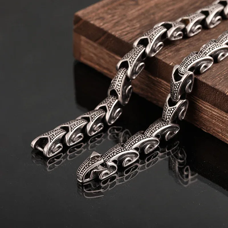 Ställer in Ouroboros varierar längd drake länk män smycken punk 316l rostfritt stål slitmetod kedja halsband 1 st med trälåda