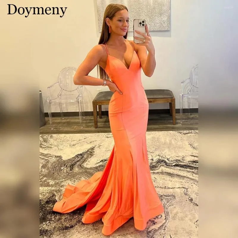 Party Dresses Doymeny Evening Cocktail Mermaid V-hals Spaghetti Straps Pet Up Dinner Dress Vestidos de Coquetel