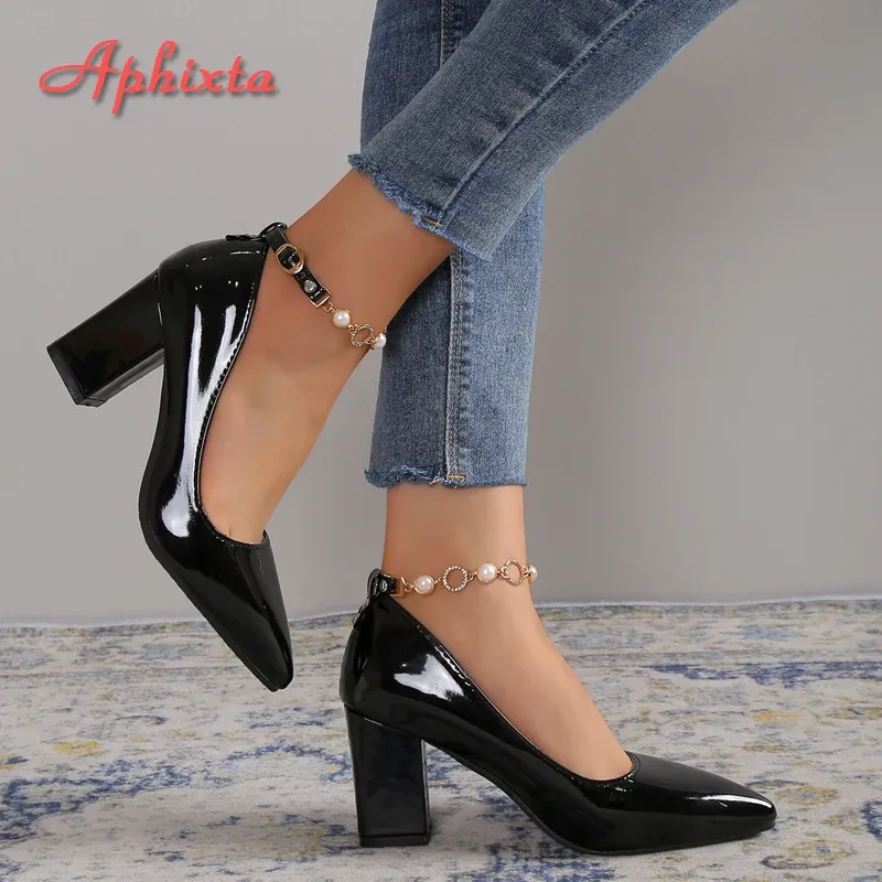 Stivali Aphixta Hot Sale Pompes Women Scarpe Cristalli di perla Cinta a catena 7 cm Studenti Parenti Caraghy ParentChild Big Taglia 3046