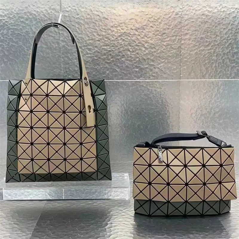 Sacs fourre-tout de designer pour les femmes Vente de dédouanement Kangaroo 2024 Nouvelle couleur à double face épaule sept épissure de grille sac à main