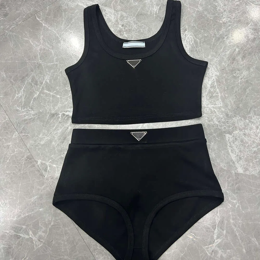 Projektant zbiornikowy Top Swimsuit Summer Beach Sunshine Damskie stroje kąpielowe Designer Swimsuit Swim Swim Odzież FZ2404021