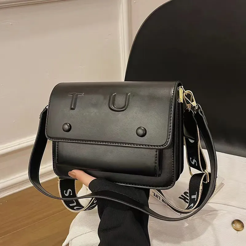 designer crossbody väska fashionabla axelväska mångsidig högkvalitativ läder underarm klassisk kvinnor nisch cross body fyrkantig väska plånbok