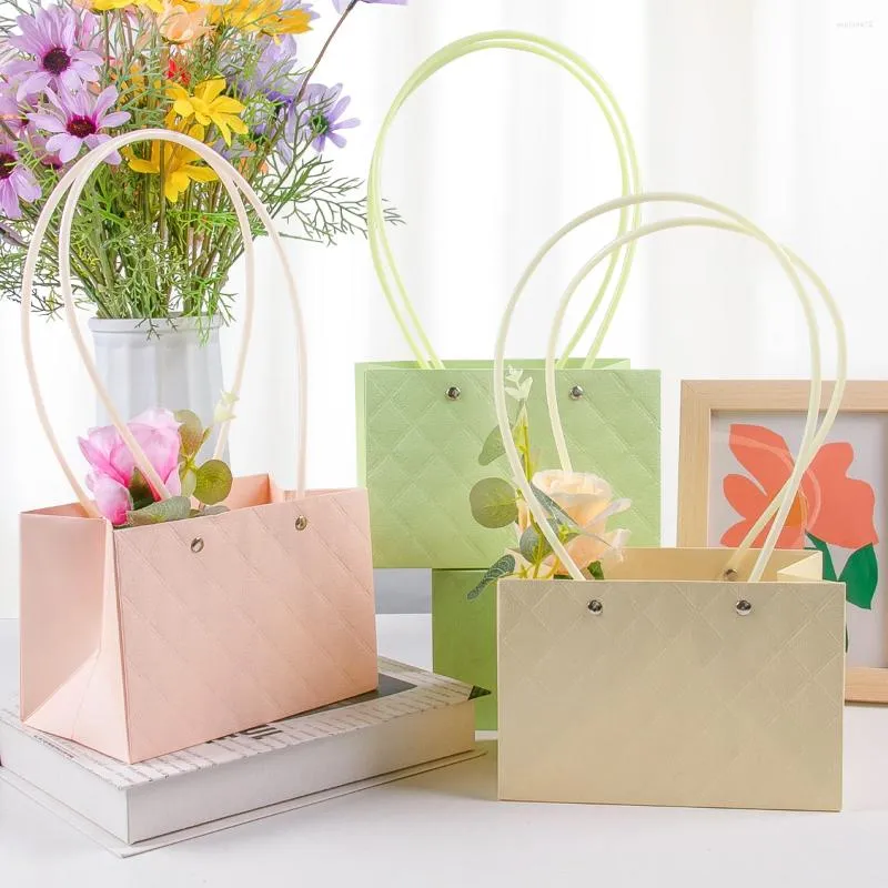 Present Wrap Kraft Paper Flower Box Candy Color Waterproof Handy Bag Birthday Party Wedding Souvenir Packaging