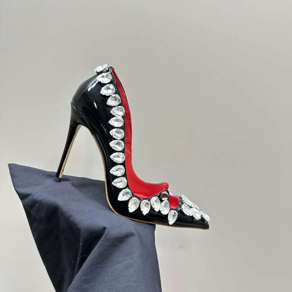 Женские новые туфли знаменитостей с уникальным дизайном, черные пикантные черные свадебные туфли на тонком каблуке с бриллиантами и бриллиантами