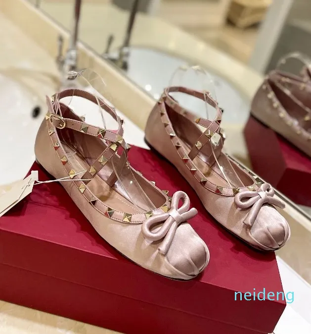 Luxuriöse Ballerinas aus Seide für Damen, flache Schuhe aus Satin mit Kristallen und Ton-in-Ton-Schleifendetails aus Stoff