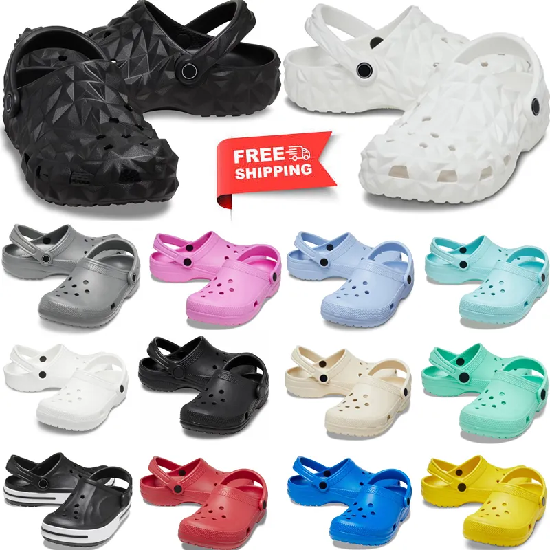 Geometric Buckle Crocs Sandals Designer Clogs Slides Khaki Black White Summer Beach Shoes for Men Women Kids M4 M11