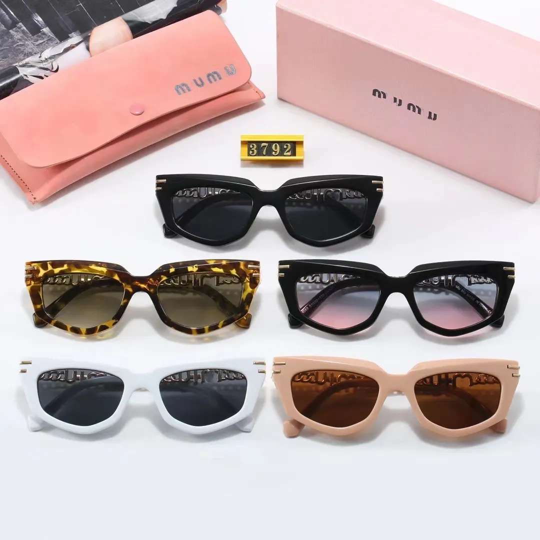 Lunettes de soleil de luxe de papillon de concepteur à la mode pour femmes lunettes de soleil UV400 personnalité hommes rétro lunettes de qualité supérieure oeil de chat chaud lunettes de soleil de jambe en métal