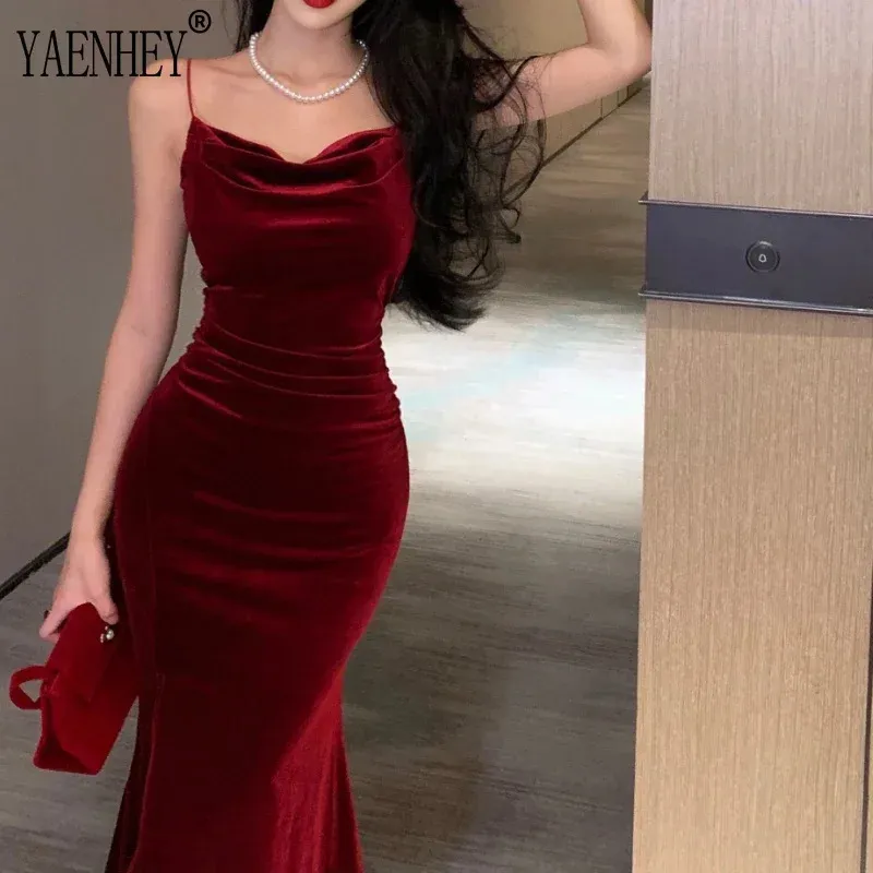 Red velvet maxi Bodycon Midi Dress with Spaghetti Straps and Vibration for Vintage Club Prom, Beach Party, and Elegant Women - Style 240319