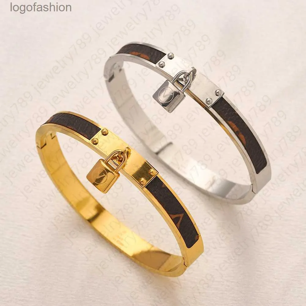 Designer Bangle For Women Jewelry New Style Bracelets Femme Bijoux Stamp en cuir en cuir en acier inoxydable Gold Bracelet Bracelet Femmes de mariage