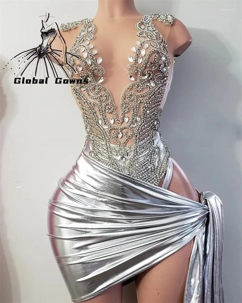 Robes de soirée Argent Sheer O Cou Court Robe De Bal Pour Les Filles Noires Perlée Cristal Anniversaire Sirène Mini Cocktail Robe De Bal