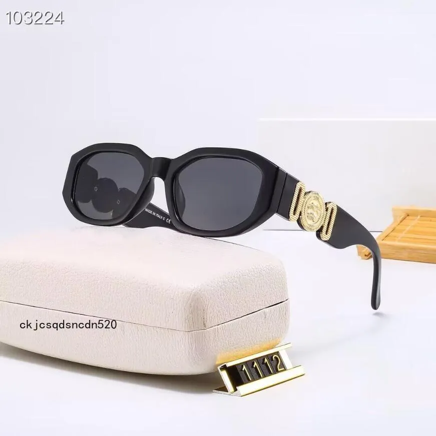 Neue Modedesigner Sonnenbrille Top Look 1112 Luxus -Rechteck Sonnenbrille für Frauen Männer Vintage Square Shades Dicke Rahmen Nackt Sonnies Unisex Sonnenbrille