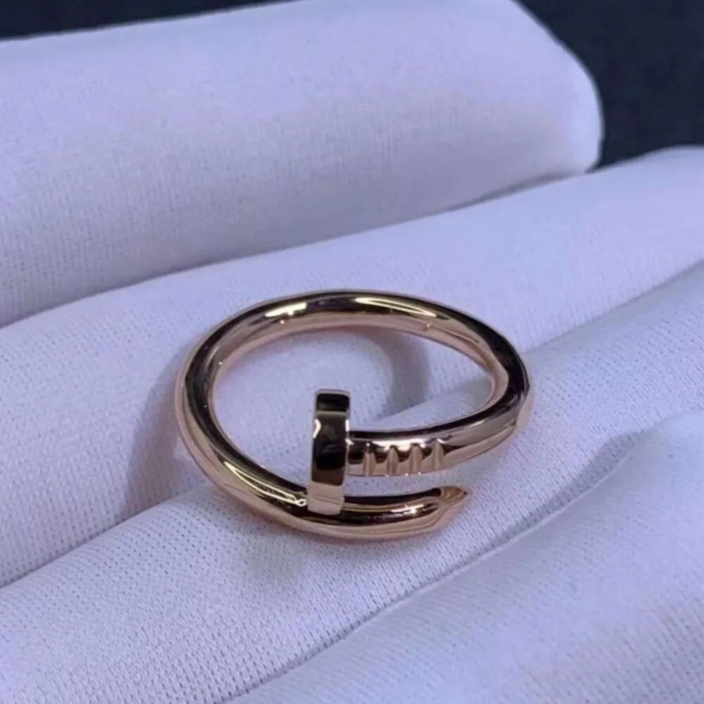 2024 Bandringen Designer Love Ring Luxe sieraden Nagelringen voor dames Heren Titanium Staallegering Verguld Proces Mode-accessoires Vervagen nooit