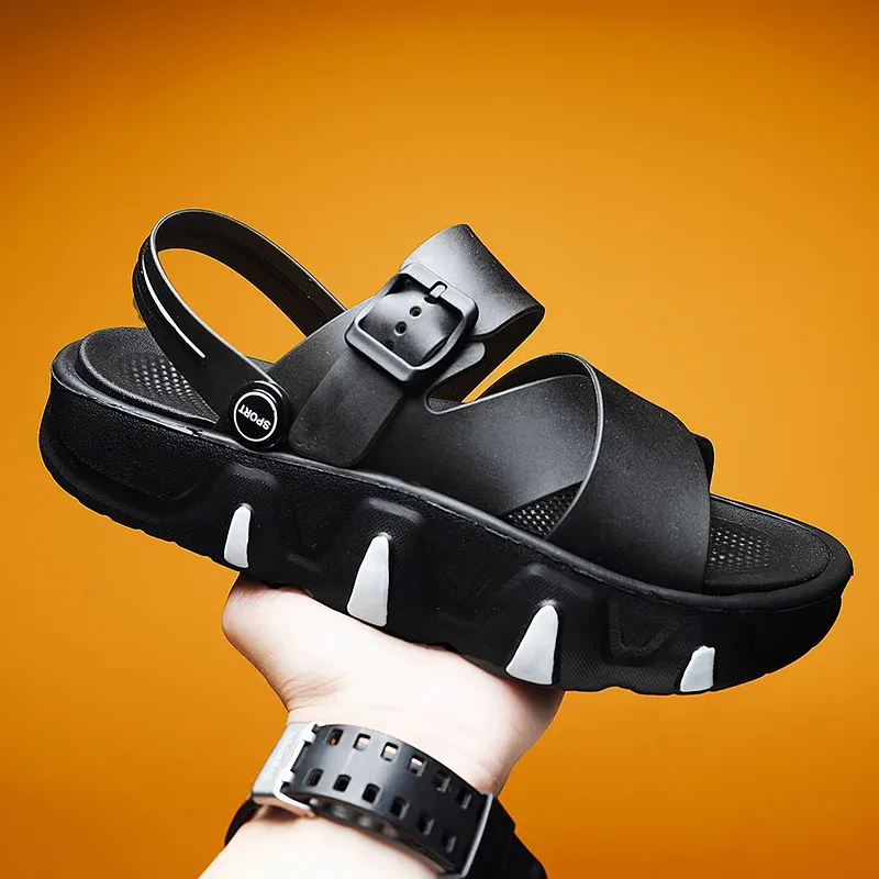 Sandaler Nya män Sandaler Fashion Hole Water Shoes Cogs Sandaler för män Eva Summer Slippers Garden Shoes Adulto Hombre