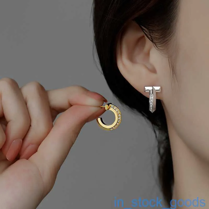 Édition de haute édition 1to 1 à 1 Logo Femmes d'oreille Tshaped Half Circle Diamond Tiffancy Boucles d'oreilles cloutées