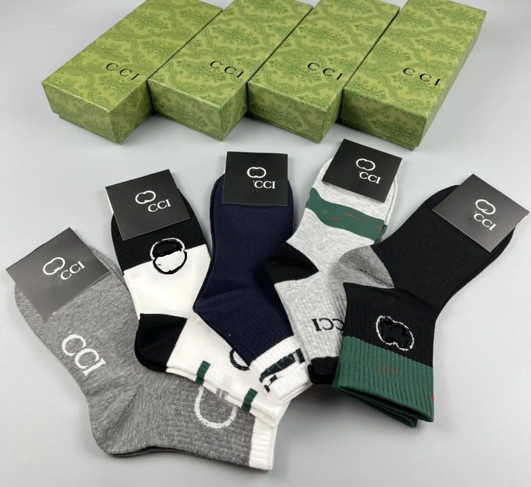 Socks Designer Socks Men and Women Brands of Luxury Sports Letter Högkvalitativa broderier Fem par med presentförpackning.