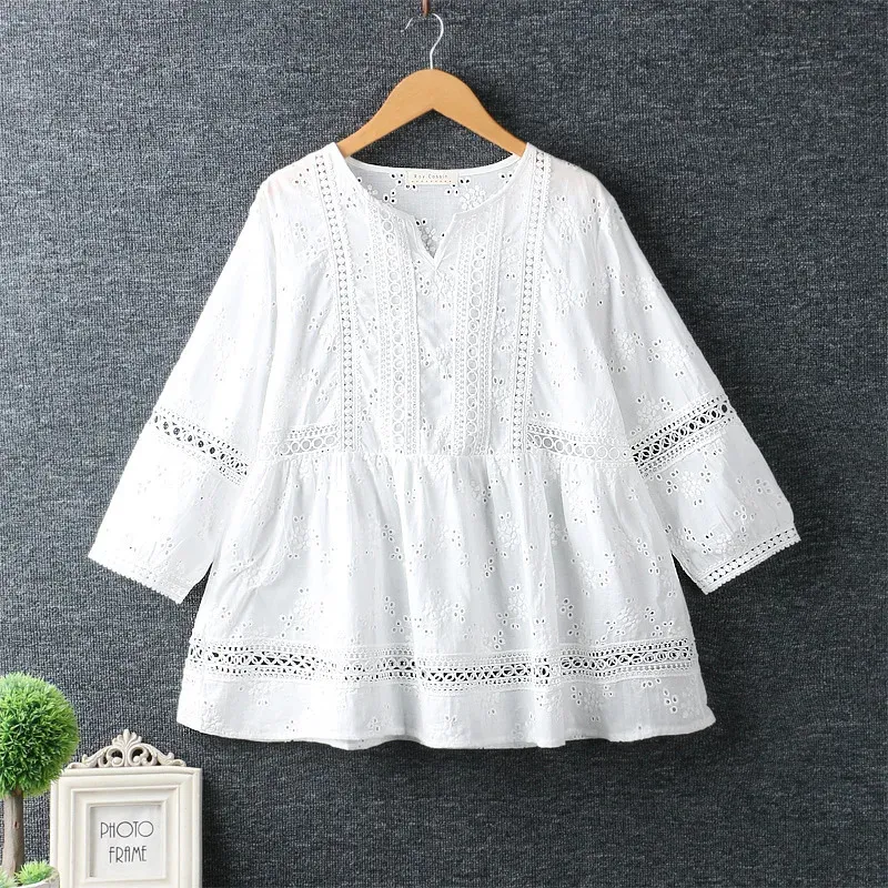 Spring Women Shirt Literary Fresh Hollow out Embroidery Pullover Cotton and linen ONeck Blouse 240402