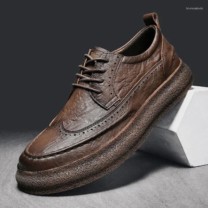 Casual Shoes Men Brogue Sukienka na zewnątrz brytyjski styl koronkowy skórzany moda Business Man Footwear Chaussure Homme