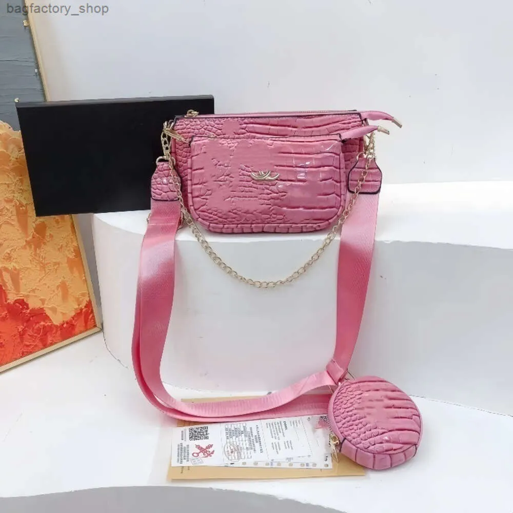 Designer de bolsa de couro vende bolsas femininas de marca com 50% de desconto Bolsa crossbody com padrão feminino moderno e versátil ombro destacável pequeno